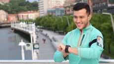 Person looking at a wearable Person looking at a wearable